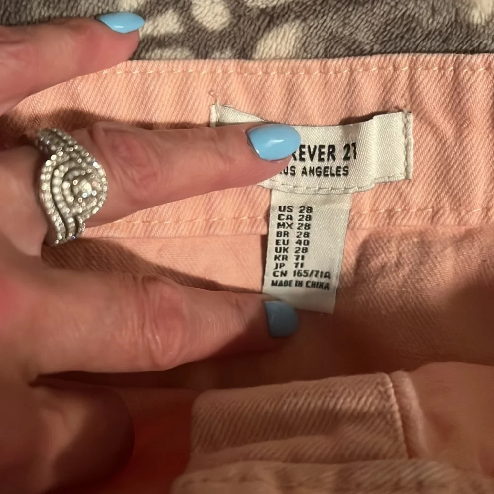 PINK DENIM MINI SKIRT - Picture 3 of 4